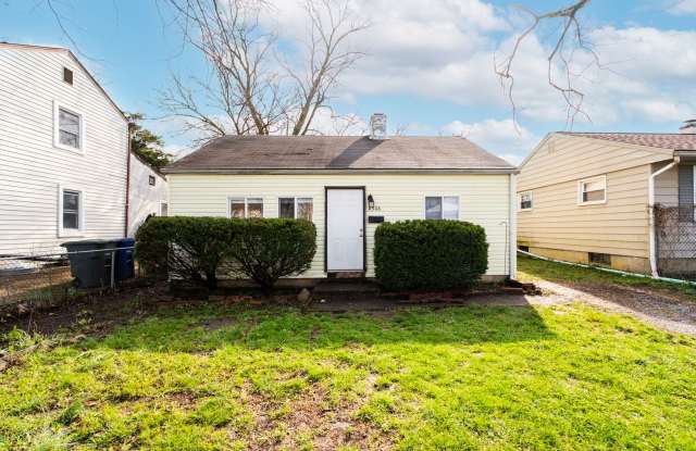 Cozy 2-Bedroom Home with Huge Fenced Backyard! photos photos Cozy 2-Bedroom Home with Huge Fenced Backyard! photos photos