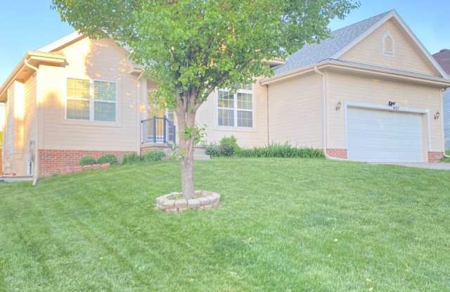 Stunning 5 bedrooms and 3 bathrooms in Walnut Ridge $2,500 photos photos