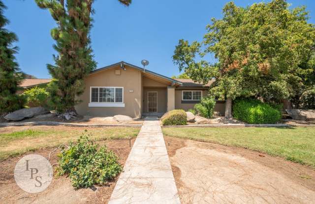 Kerman Westside Large 3 Bedroom Home, Brand New Flooring and Interior Paint! photos photos