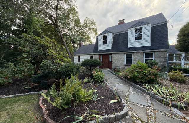 Historic Character Meets Modern Comfort: 4-Bed Bradford Farmhouse Gallery 1