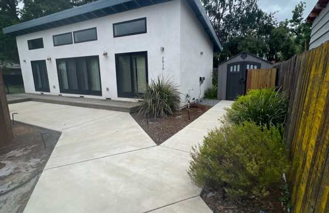 2 bed/2 bath charming ADU for Rent in Concord Gallery 2