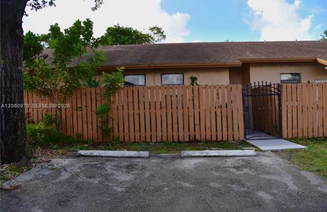 18954 NW 67th Pl th 18954, Hialeah, FL 33015 Gallery 3