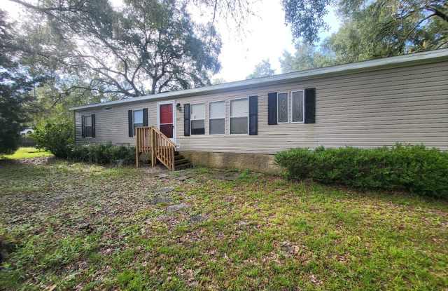 Big 3-bedroom, 2-bath home on 3 acres of fenced land! Gallery 1
