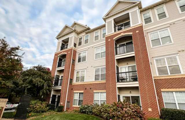 Sunny 1 Bed 1 Bath Condo In Beautiful Fairfax Ridge Condo - 3851 Aristotle Court, Fair Oaks, VA 22030
