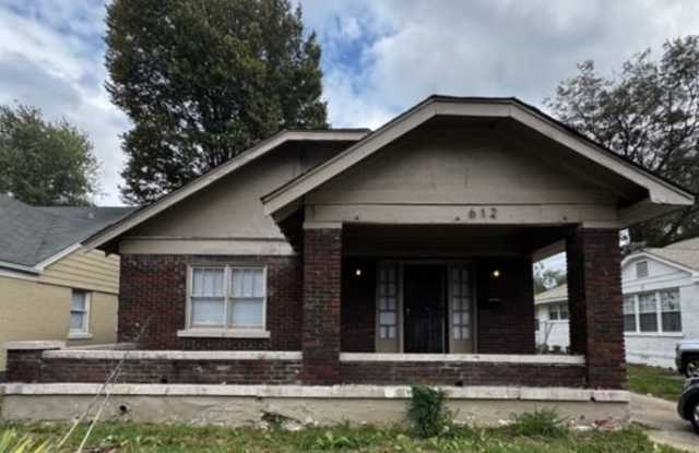 612 N Hollywood St photos photos