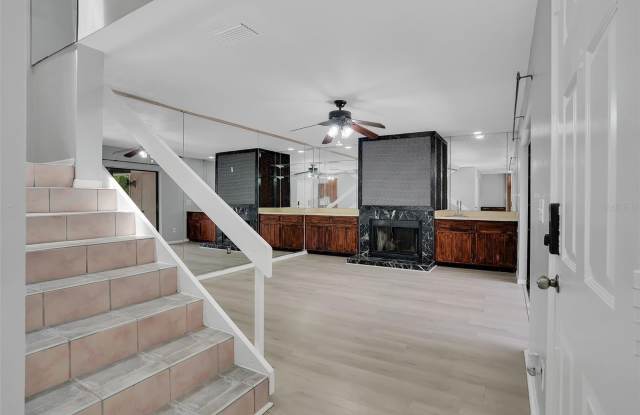 15217 W POND WOODS Drive Gallery 3