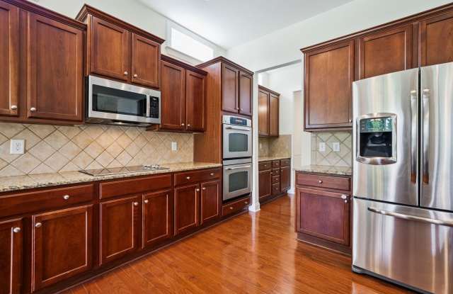 Beautiful home in a Quiet Cul-de-Sac with Solar savings! Half off first months rent!! Gallery 4
