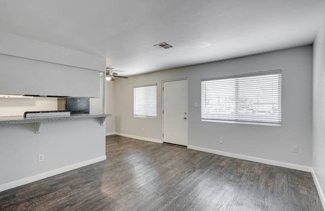 Red Rock Cove-Newly Renovated Apartment Homes Gallery 3