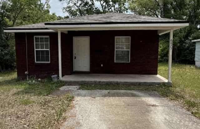 Beautiful 3 Bedroom 2 Bath House with New Kitchen photos photos