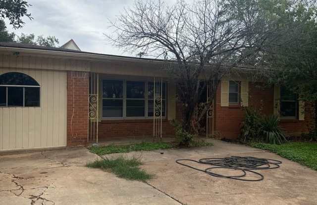 401 S JEFFERSON DRIVE Gallery 3