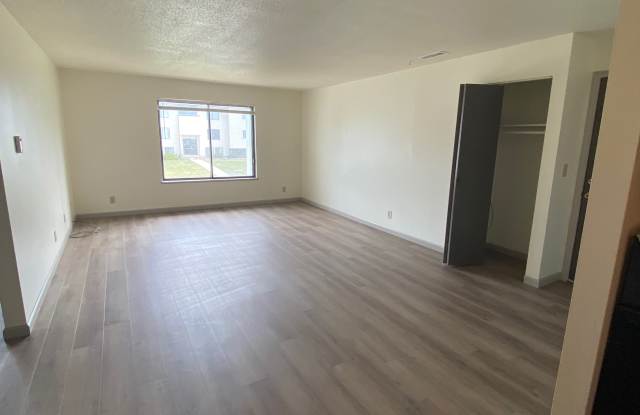 3730 West 9th Street - 12 - 3730 West 9th Street, Waterloo, IA 50702