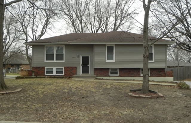 2529 Northwest 5th Street - 2529 NW 5th St, Blue Springs, MO 64014
