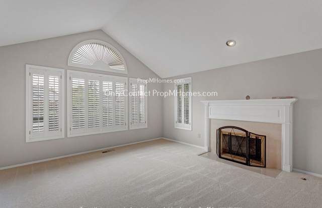 Charming King City Home in 55+ Community: Comfort and Convenience Await! Gallery 4