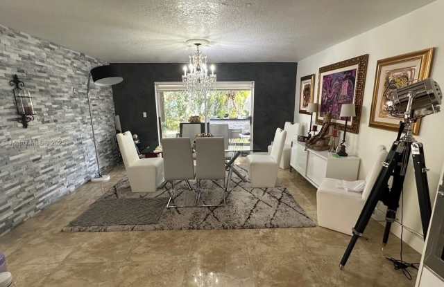 10121 SW 138th Ct - 10121 Southwest 138th Court, The Hammocks, FL 33186