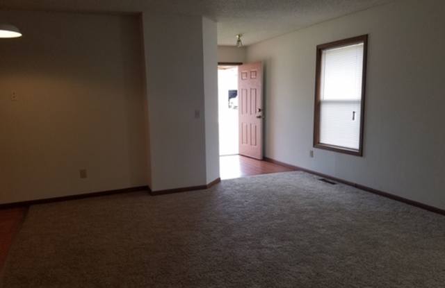 Great 3 Bed 2 Bath 2 Car Garage Flat Duplex- Pets ok! photos photos