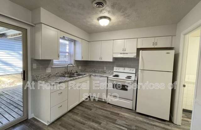 3339 E Linwood photos photos