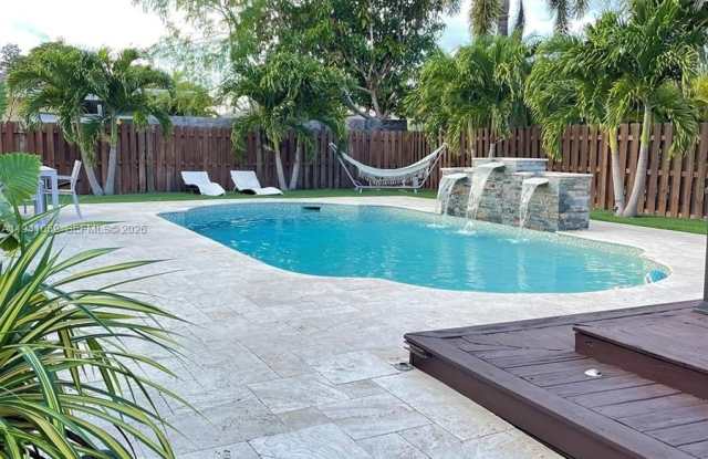 6901 NW 82nd Ct photos photos