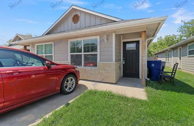 Classy 3/2 Duplex in Sherman! - 806 North Broughton Street, Sherman, TX 75090