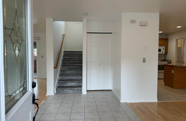 Stunning 3 Bedroom 2.5 Bathroom house in Eugene! Gallery 3
