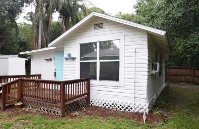 $500 off your Second full month!! Charming 1 Bed 1 Bath Triplex Cottage for Rent in Lake Mary, FL! Gallery 4