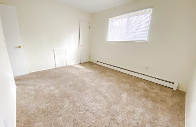 Evergreen Village Apartments & Townhomes Gallery 2