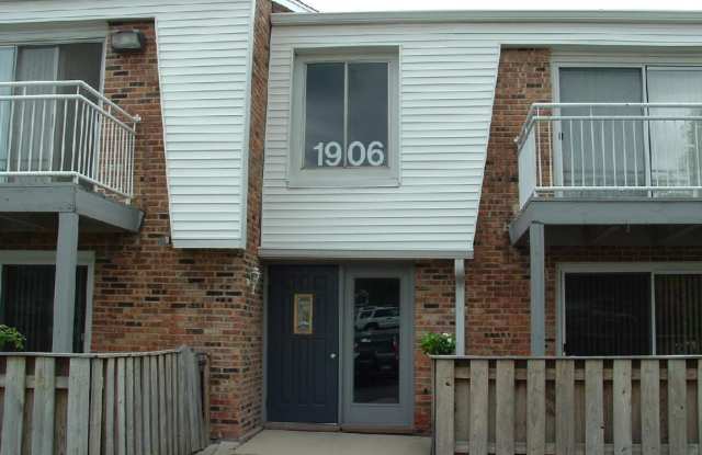 Rolling Meadows, 1BR, 1BA Pool, In unit Laundry Gallery 2