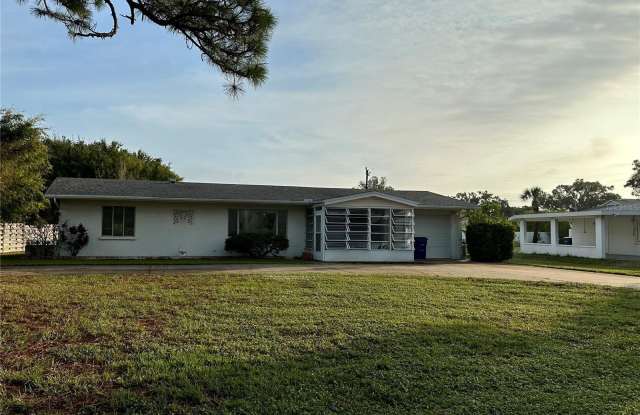 6123 CRESTWOOD AVENUE - 6123 Crestwood Avenue, Sarasota County, FL 34231