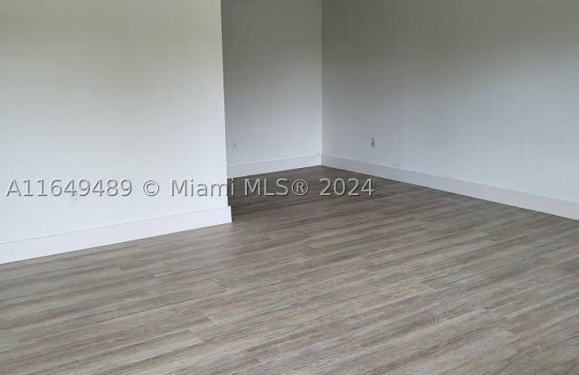 14100 NW 6th Ct Gallery 4