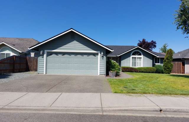 3 bed 2 bath Home for Rent in Grants Pass photos photos