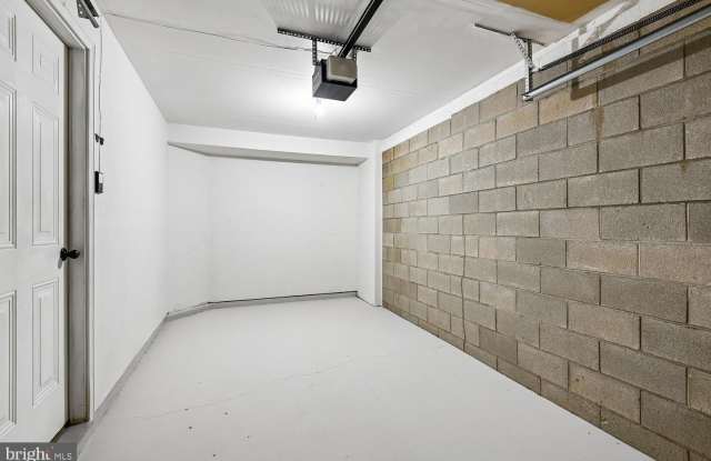 9457 BIRDHOUSE Circle Gallery 3