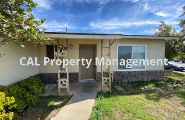 Charming 3-Bedroom, 2-Bathroom Home with Fireplace & Fenced Backyard photos photos