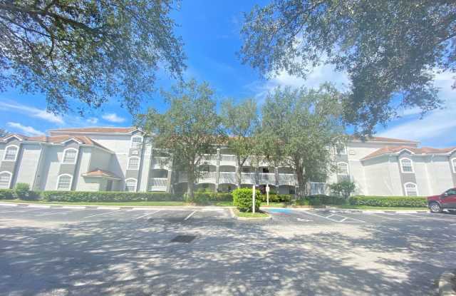 Second Floor Apartment with Balcony View! Easy Access to 417! photos photos