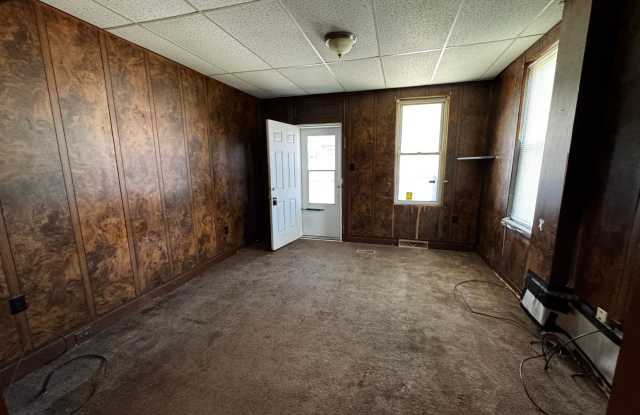 2 Bdrm, 1 Bath Half House Gallery 3