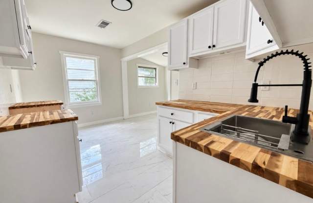 FOR RENT | 2 BEDROOMS 1 BATH Gallery 1