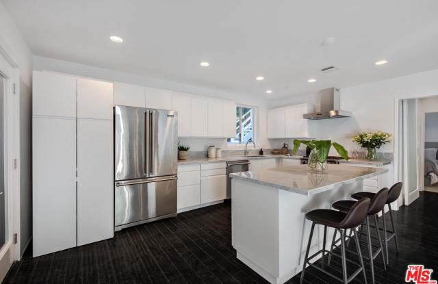 8521 APPIAN Way Gallery 4
