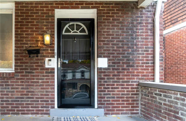 944 Woodbourne Ave Gallery 4