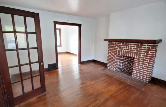 Available NOW! 3 Bedroom home with fenced in yard! Ask how you can get up to one month of FREE rent! Gallery 1