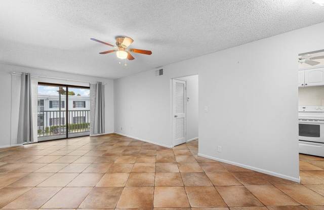 120 CYPRESS CLUB Drive Gallery 3