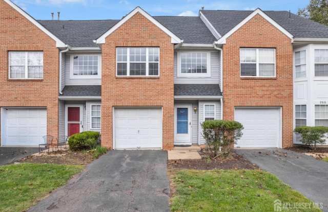 267 Shady Oak Court - 267 Shady Oak Court, Piscataway, NJ 08854