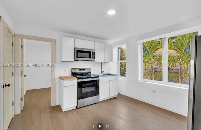 709 SW 4th Ct Gallery 2
