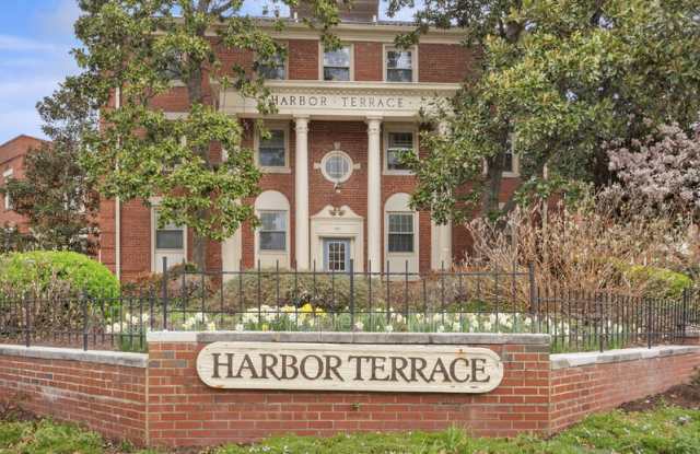 1301 E Abingdon Dr photos photos