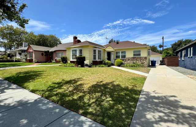 Charming House  with Large yard photos photos
