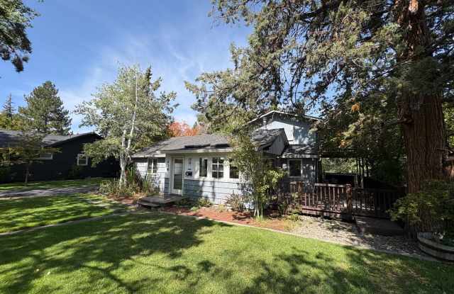 Fantastic 3 BR Home in Midtown Bend with Office, Hot Tub and Garage Gallery 4