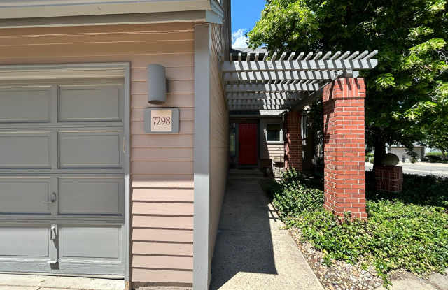 Gorgeous 4 Bedroom Townhome Steps from Boulder Country Club photos photos