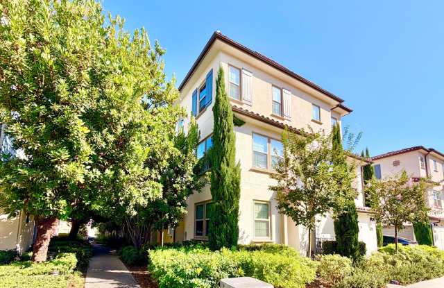 Awesome Tri-Level Townhome Minutes to Everything, Located within the Private & Gated St. Cloud Community of Oceanside! photos photos