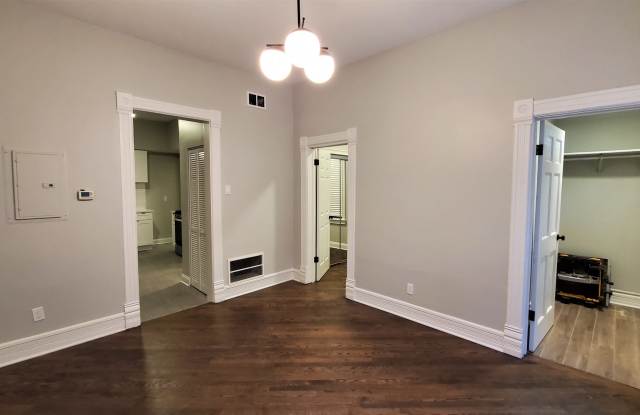2120 West Lyndale Street Gallery 3