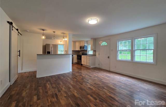 2128 Hodgin Street Gallery 4