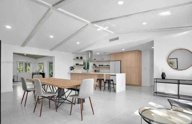 117 NE 20th St photos photos