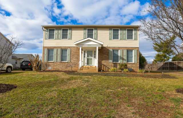 Large single family 4 bed, 2 1/2 +1/2 bath, oversized 2 car garage in Manassas - 8904 Sweetbriar Street, Manassas, VA 20110