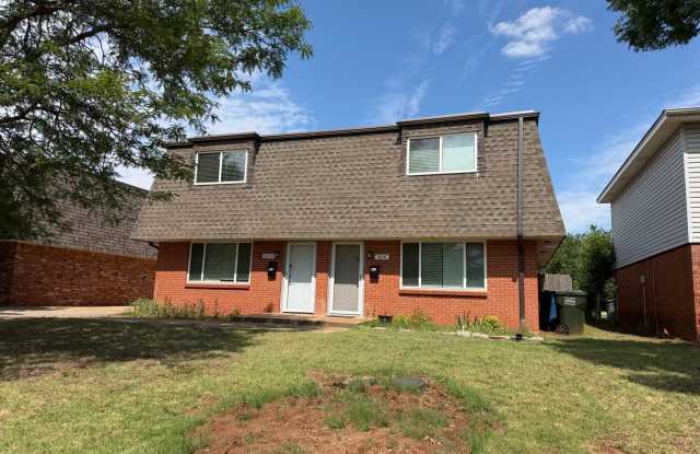 2 bedroom 1.5 bath duplex - Edmond Schools- August Move In photos photos